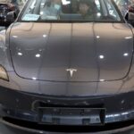 تسلا تسلّم أول سيارة تقود نفسها بالكامل من المصنع إلى مالكها