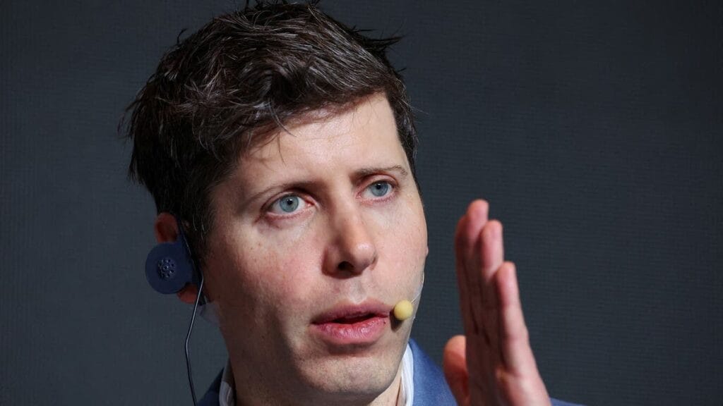 ألتمان يربّي ابنه حديث الولادة بمساعدة شات جي بي تي