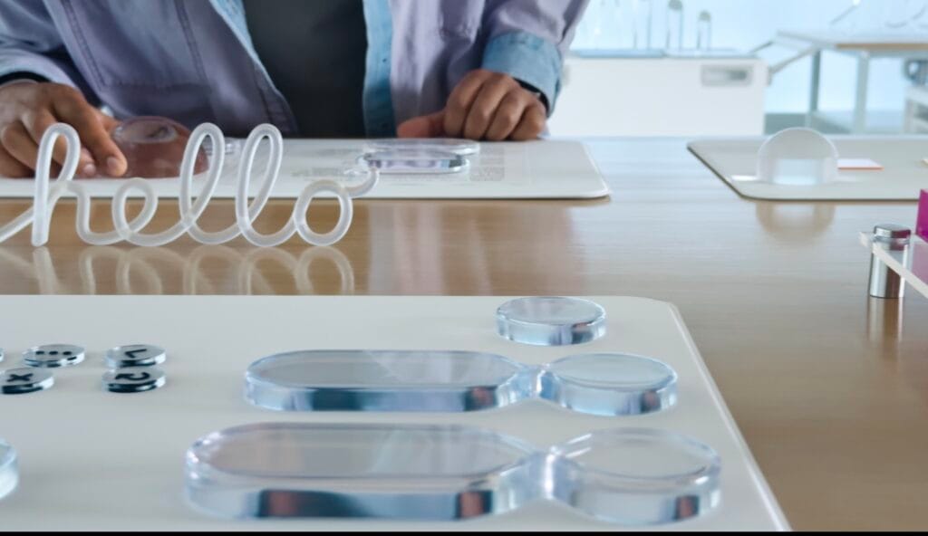 تصميم الزجاج السائل من آبل يمهد الطريق لنظارات الواقع المعزز