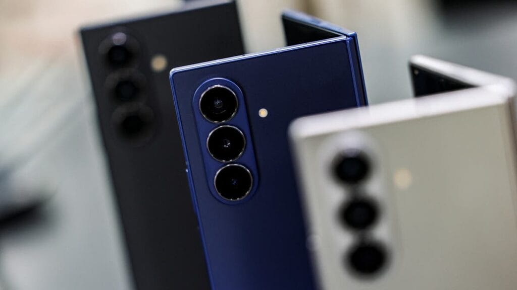 سامسونغ تؤجل ميزات أندرويد 16 إلى سلسلة Galaxy S26