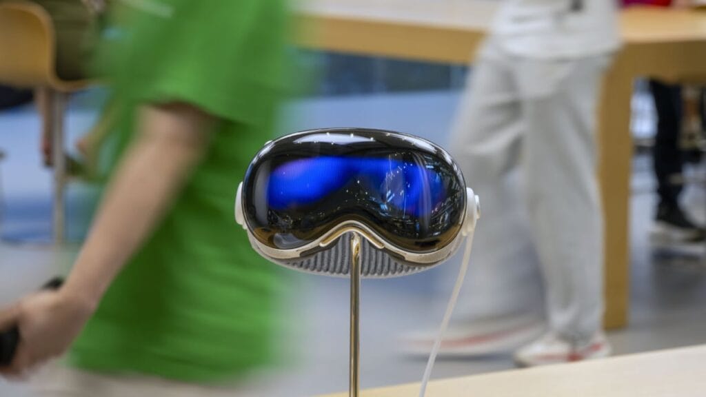 آبل تطور خطط طموحة للنظارات الذكية وسماعات الرأس