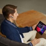 الترجمة الحية والتفسير مباشرة إلى أذنيك مع سماعات الأذن الجديدة من تايمكيتل